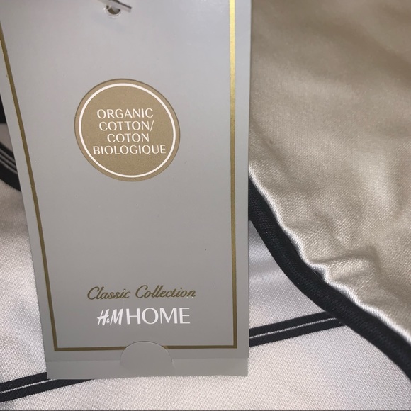 CLASSIC COLLECTION H&M HOME CONSCIOUS Natural Black Design Organic Pillow Cover - Picture 3 of 11